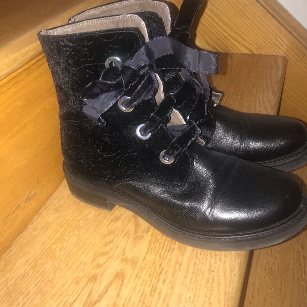 Barneys New York boots size 39